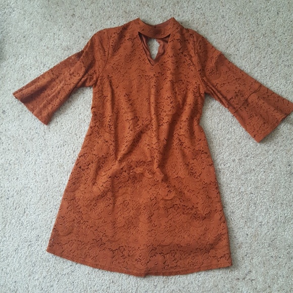 Simple lace bell sleeve dress - Picture 1 of 5